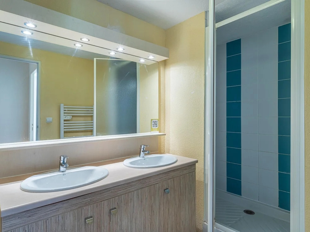 Spacious Chic Stay Near Golden Isles