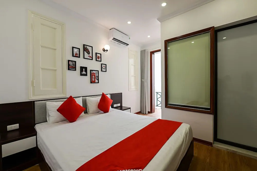 OYO 332 Moon Villa Hotel