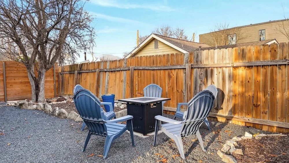 Chestnut Ember by Avantstay Indoor-outdoor Living + Firepit + Balcony + Near Downtown Austin Hotspots