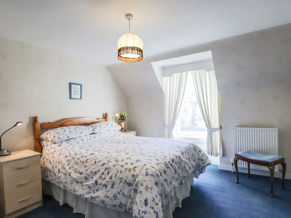 Holly Hoose