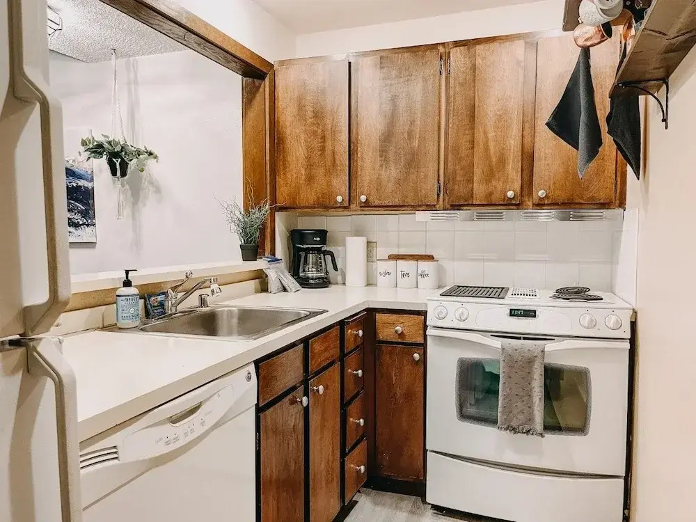 73sw - Wood Fireplace - Wifi - Views - Sleeps 6 2 Bedroom Home by Redawning