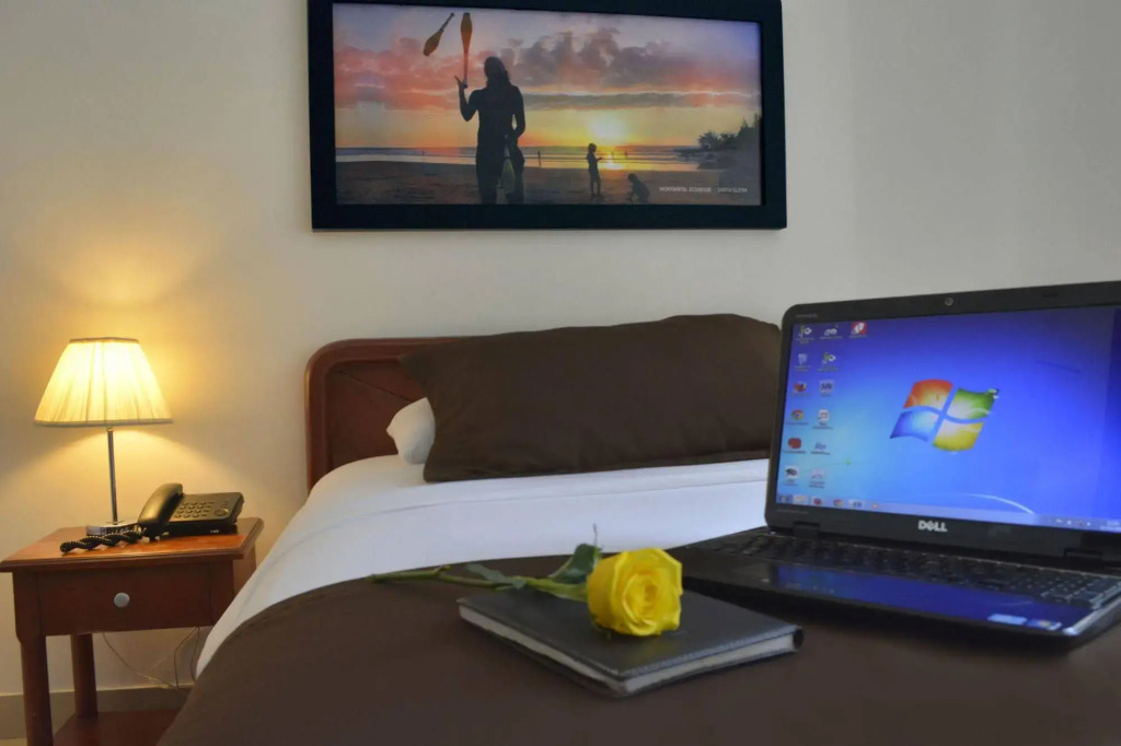 Hotel Castell - Cerca Del Aeropuerto