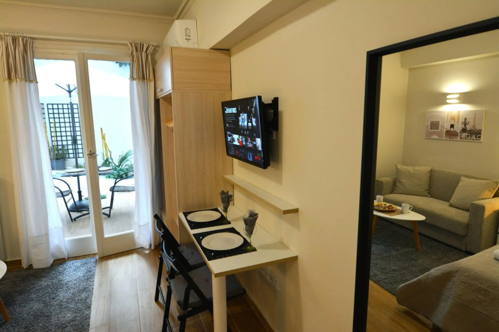 Studio Posh with garden in Kolonaki