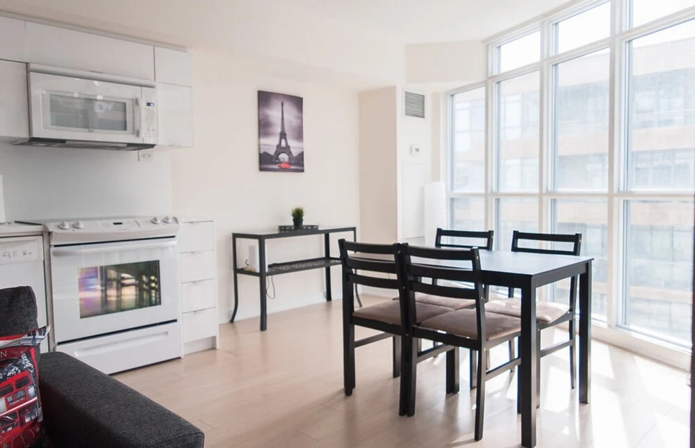 N2N Suites - Downtown Lake & City View offered by Short Term Stays