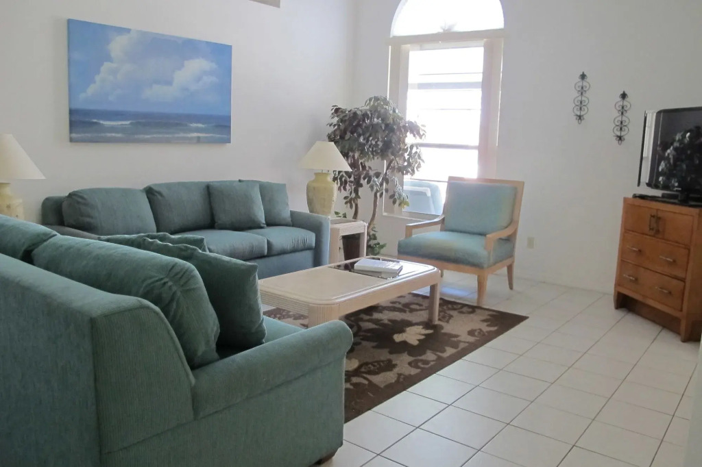 Lake View 5BR Pool Home SV79