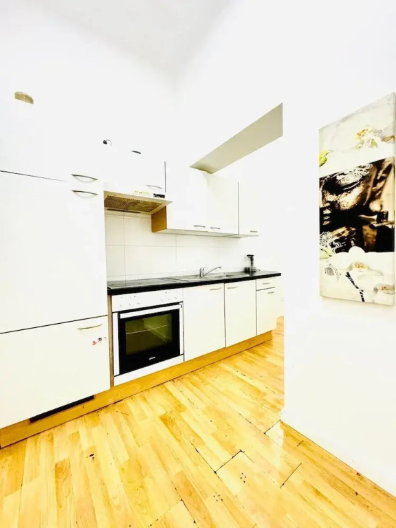 10 Economy Rooms-Shared Bath & Kitchen