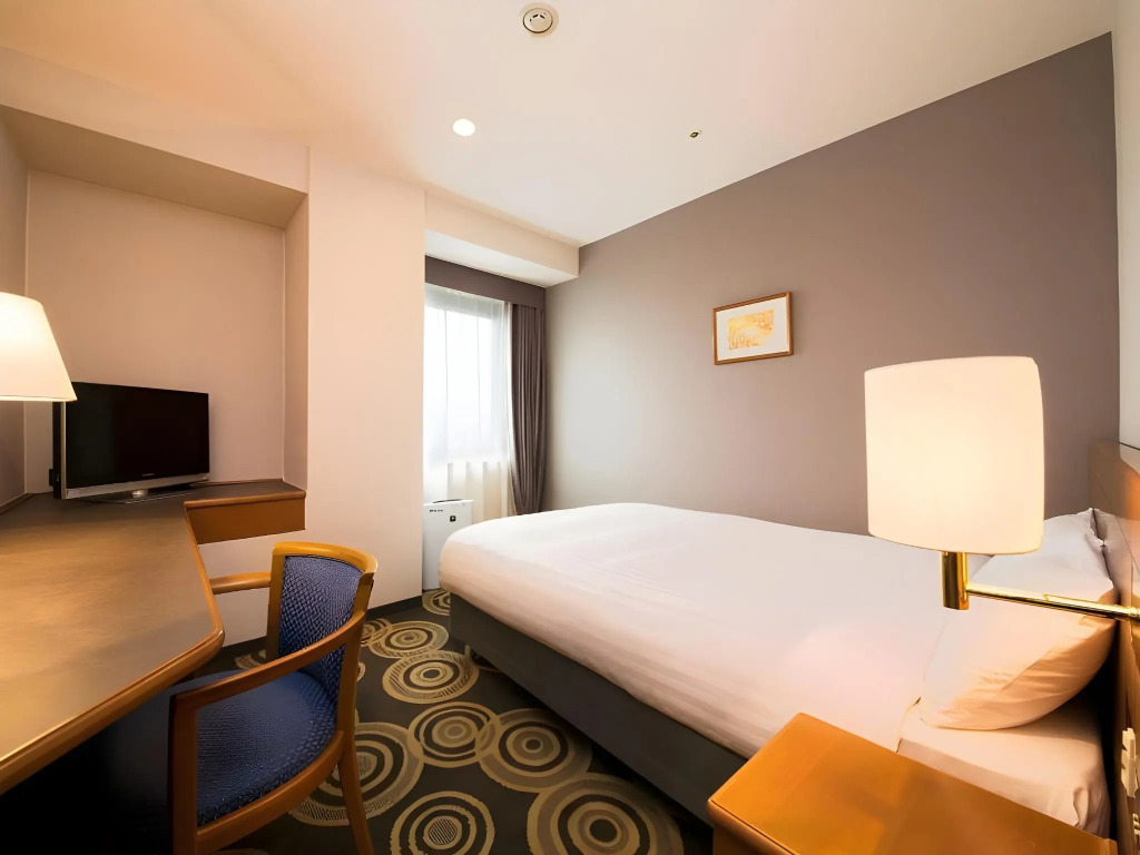 Jr-East Hotel Mets Tabata