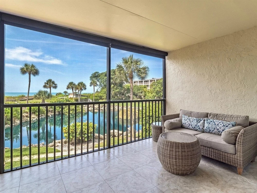 Sand Pointe 212