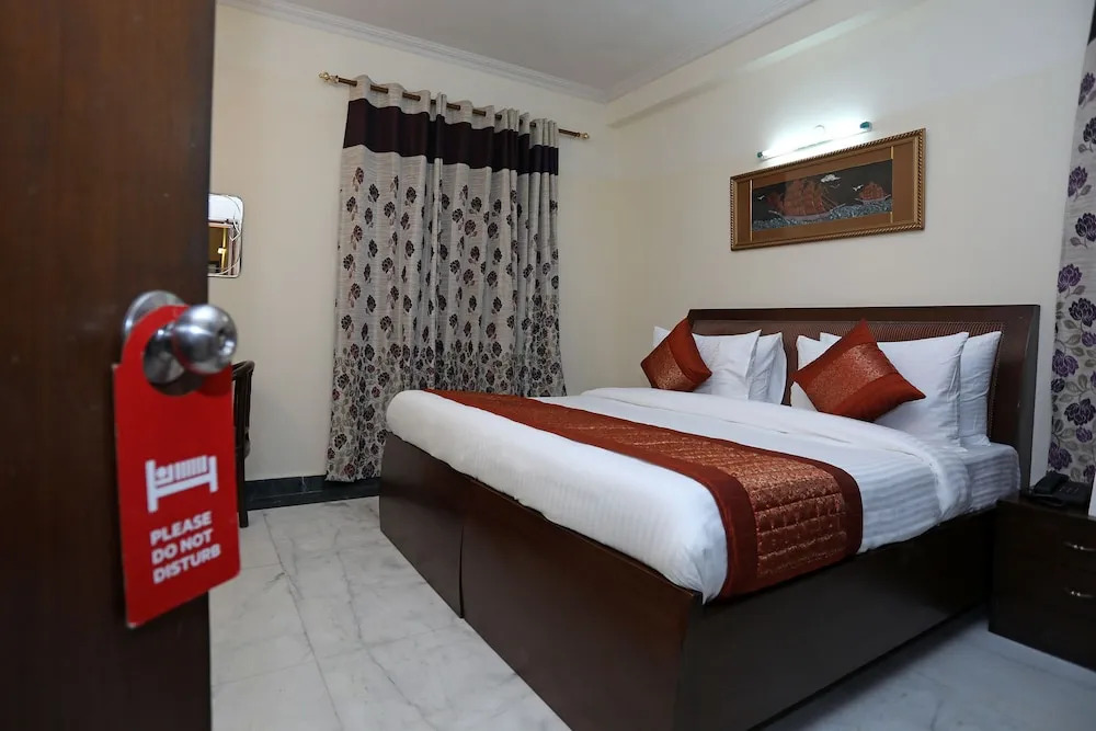 OYO 9299 DLF Phase 4