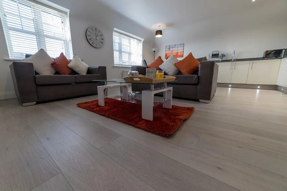 Helios Court Penthouse Serviced Apartment by Ferndale