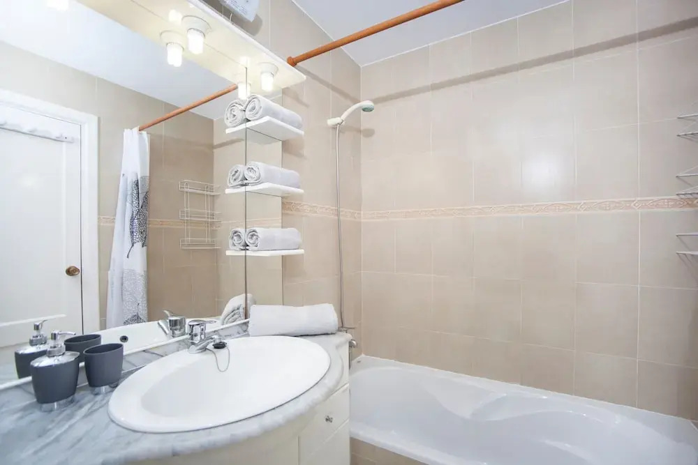 Curling in Alc dia With 3 Bedrooms and 1 Bathrooms