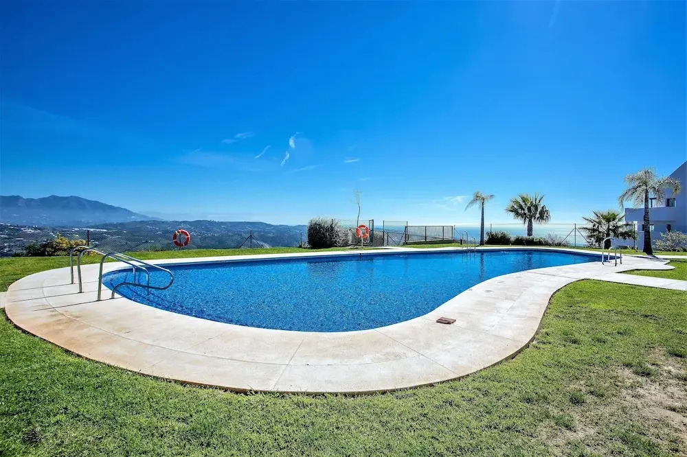 Spectacular Golf, Sea and Mountain Views BT65