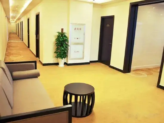 Tingyue Yiju Hotel