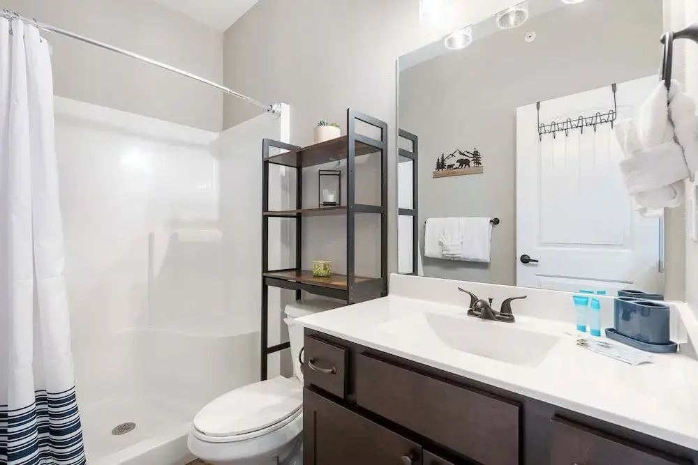 A Birds Eye Bridge View - 5 BDR w/ Private Hot Tub