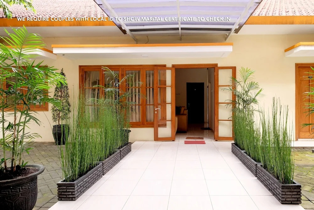 ZEN Rooms near Stasiun Kota Baru