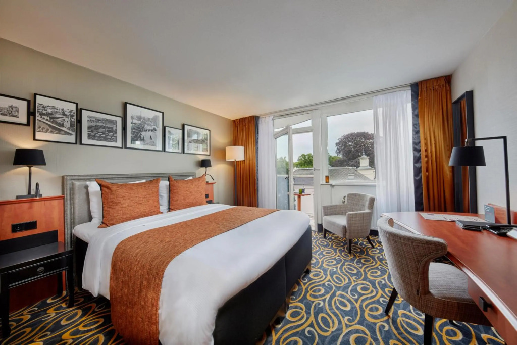Carlton Square Hotel