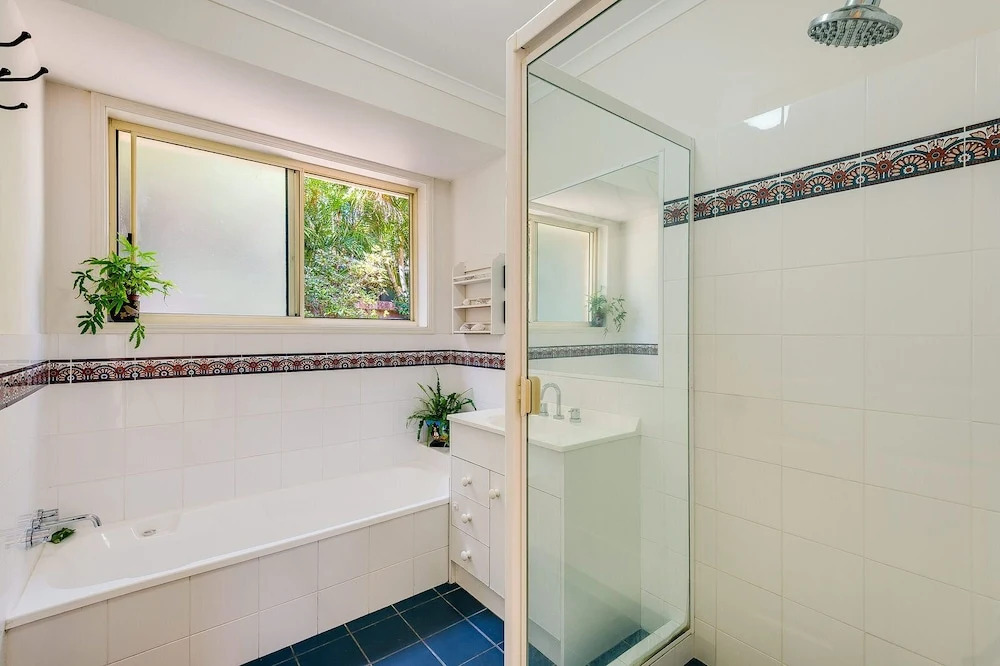SECRET GARDEN - WiFi - Netflix - Pet Friendly