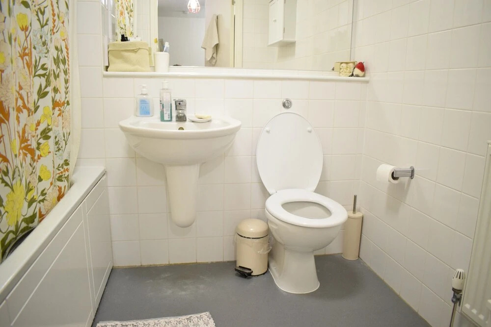 1 Bedroom Apartment With River View Roof Terrace Sleeps 2