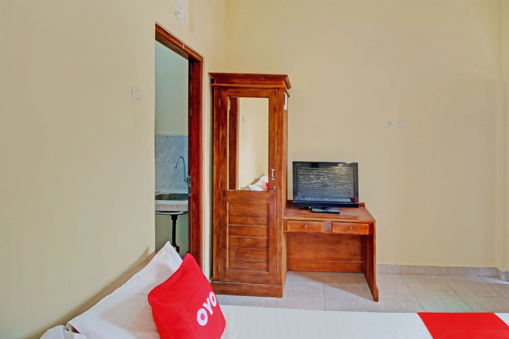 OYO 92952 Nirmala Guest House
