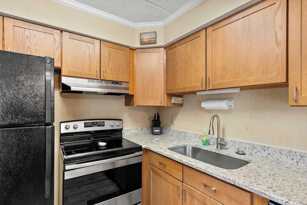 Salty Sands 4 208 2BR Ocean-block Condo, Balcony, Beach Gear & Parking