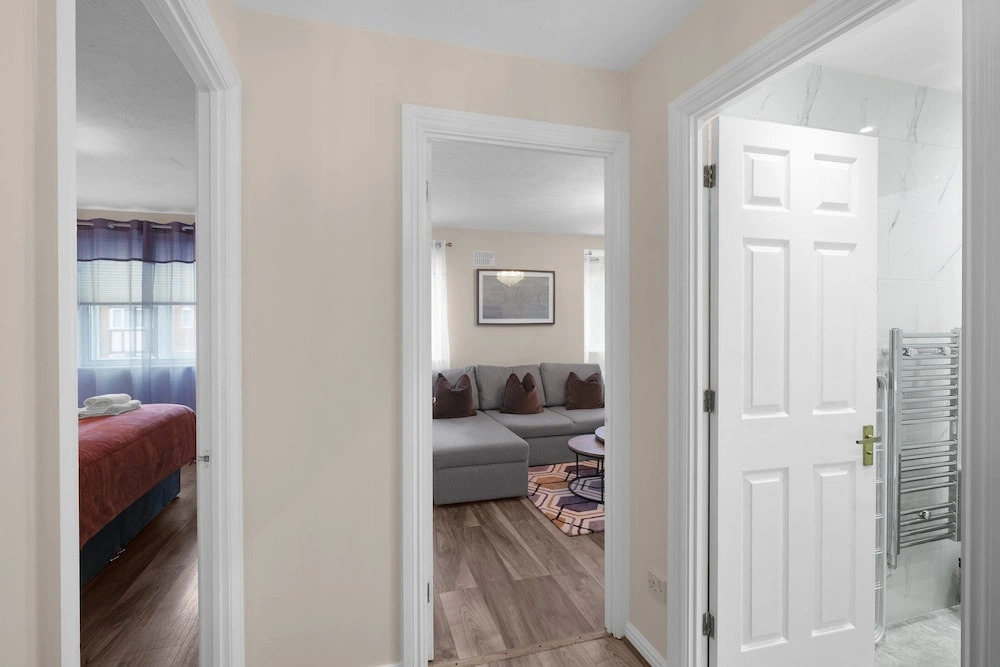 Modern 1 Bedroom Apt in Streatham with Parking