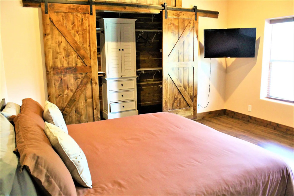The Rustic Inn- Family Friendly Near Fiesta Texas