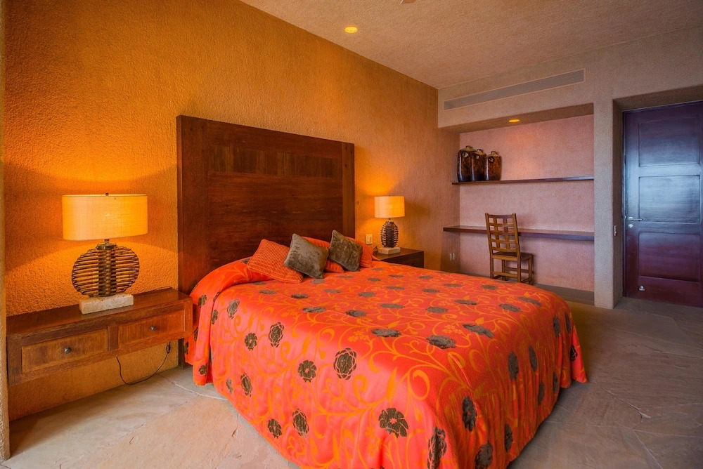 Luxurious Hillside Oceanfront 8 bedroom Villa Bellissima