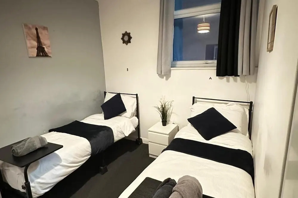 Apartment Sleeps 4 With Parking