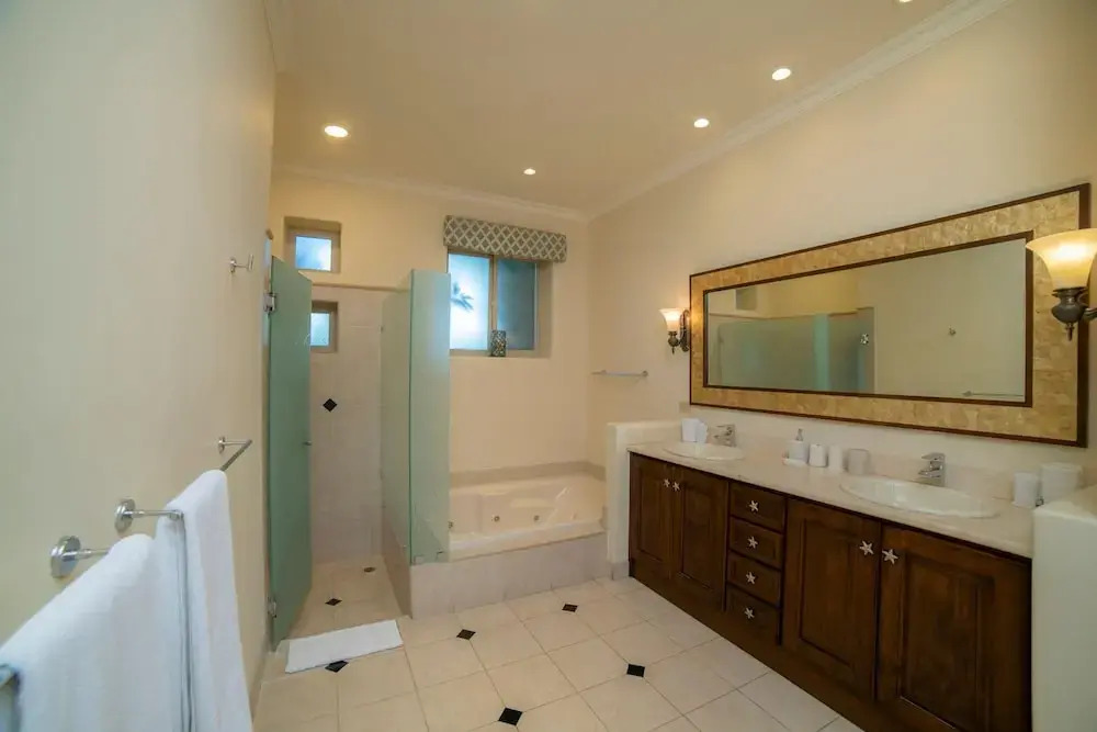 Bella Vista 3F- 3 bdr 3 1 2 Bath Family