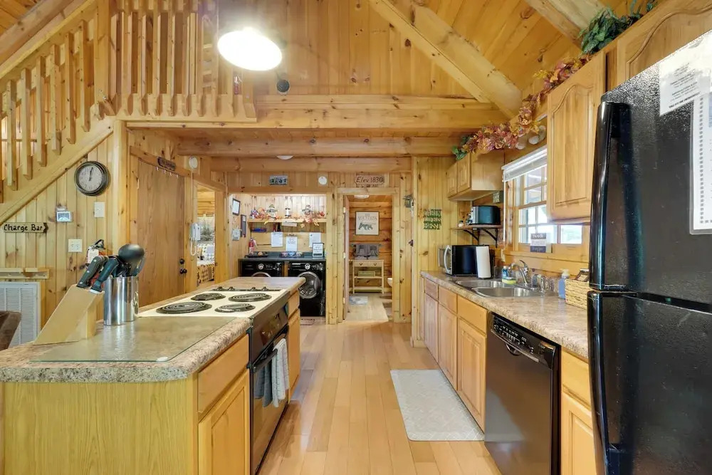 Total Privacy + Stunning Views in Smoky Mountains!
