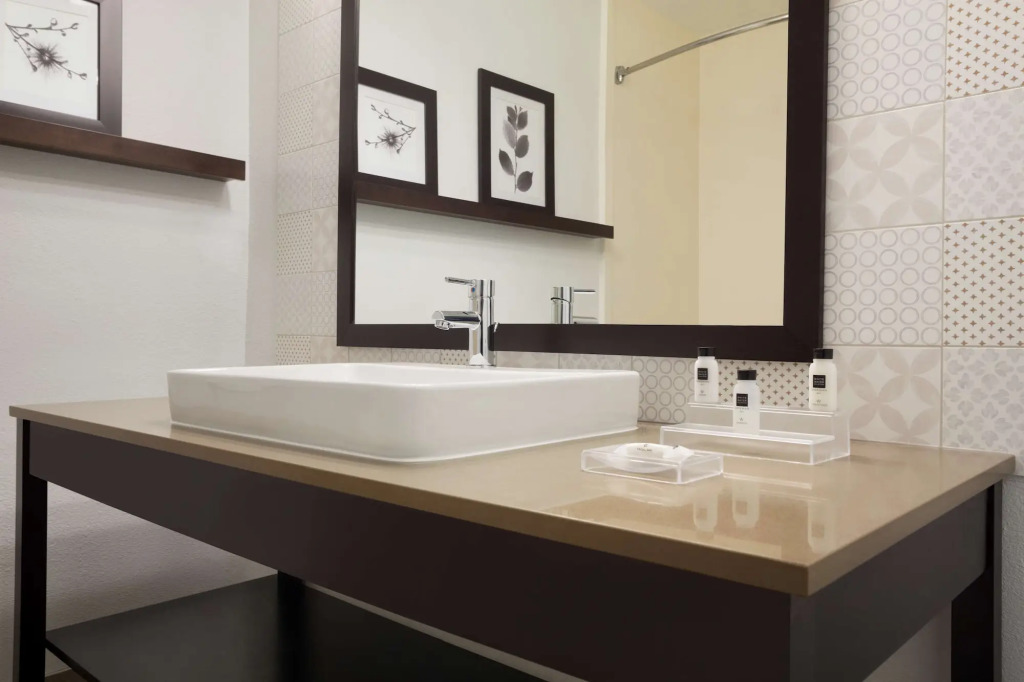 Country Inn & Suites by Radisson, DFW Airport South, TX