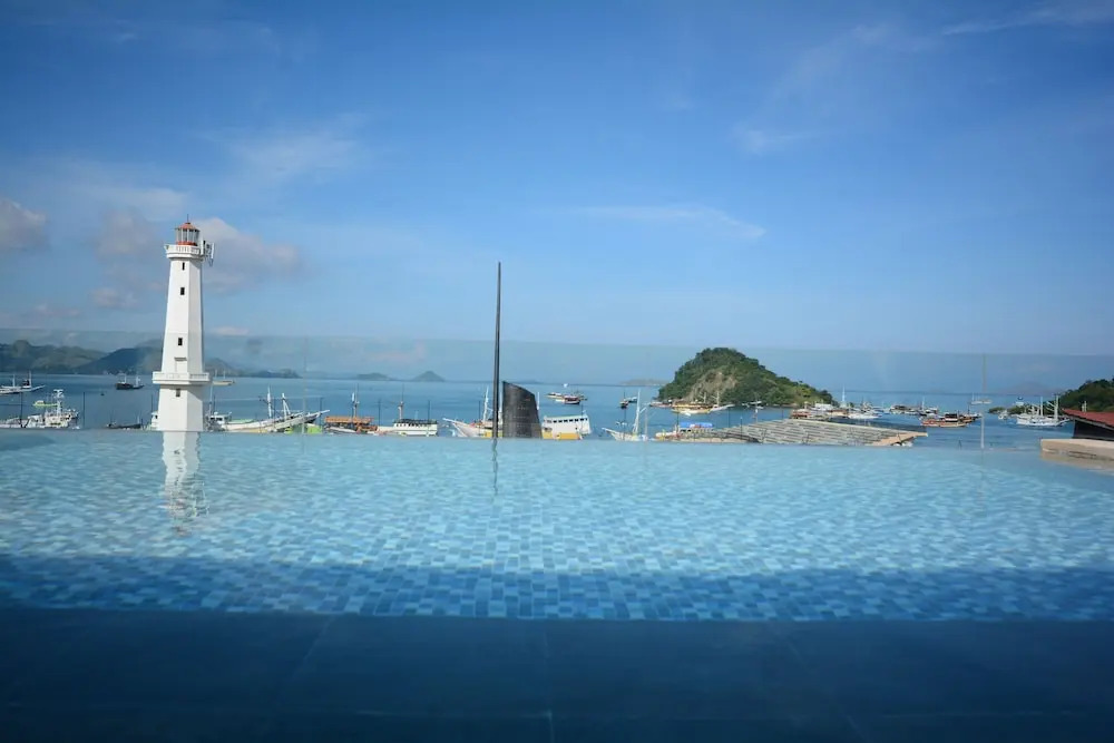 Harbour Komodo Hotel
