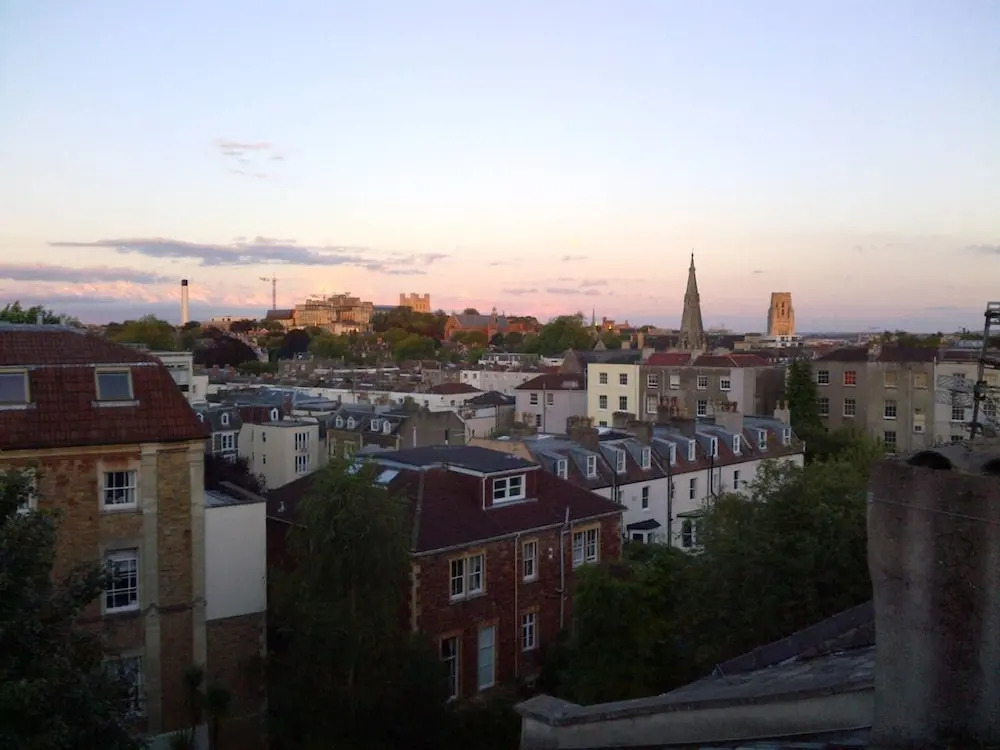 Spacious and Homely 3 Bedroom Clifton Flat
