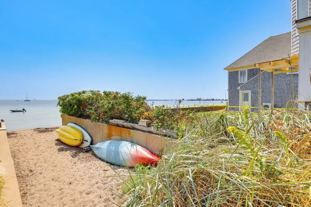 Steps to Commercial St! Lofted Provincetown Gem
