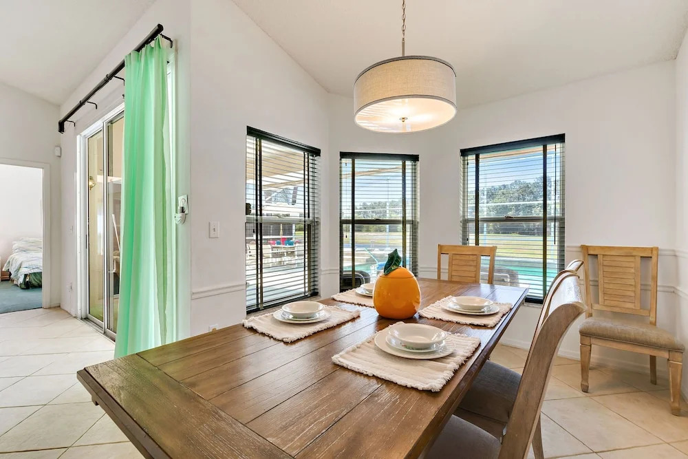 Pvt Water Views : Tranquil, Tropical 5 Beds w/ Spa