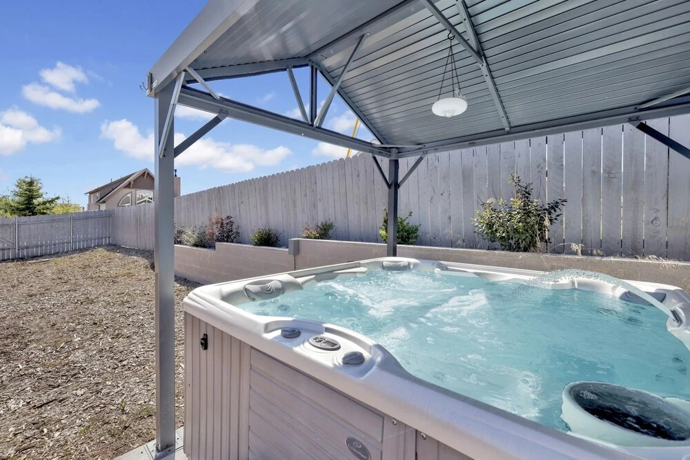 2167-maple Bear Retreat 3 Bedroom Home by RedAwning