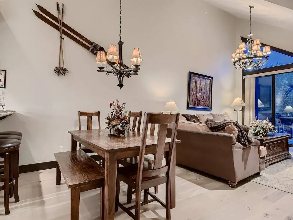 Luxury Ski in, Ski out 3 Bedroom Townhome at the Snowflake Lift - Saddlewood Townhomes