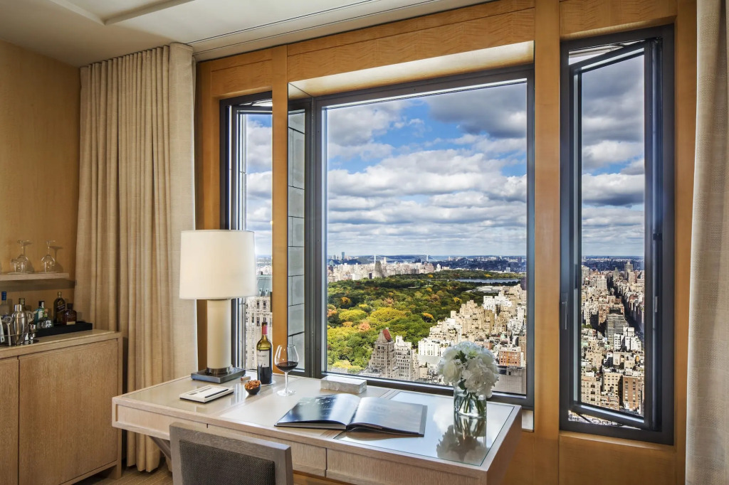 Отель Four Seasons New York