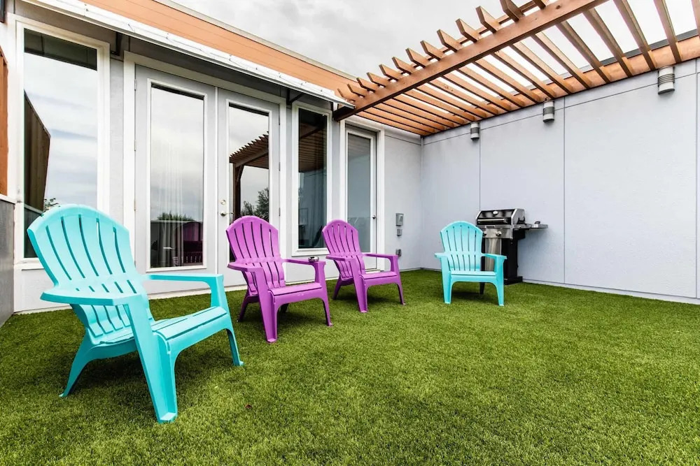 Brand New Townhouse next to Downtown