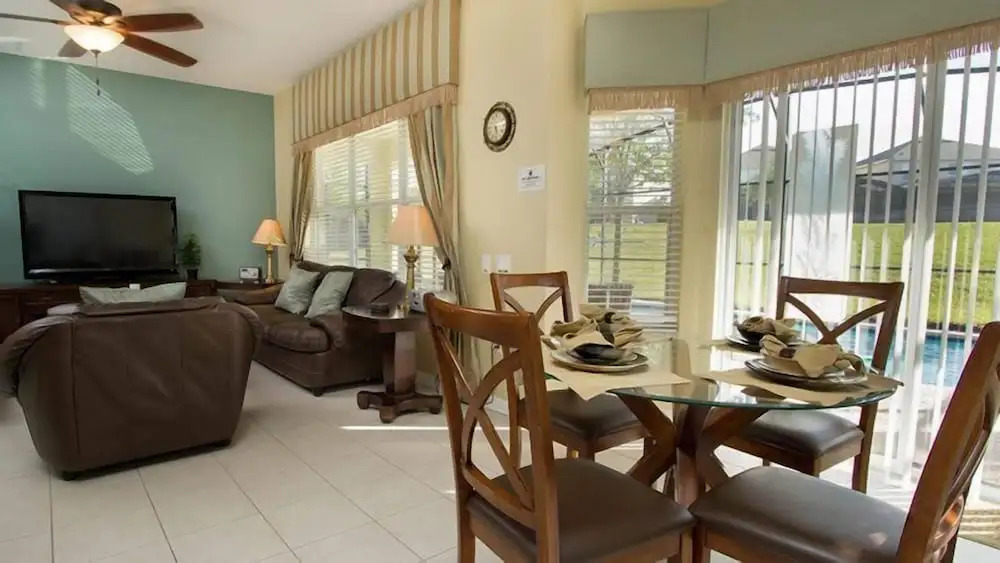 Luxurious 6 Bedroom 4 Bath Villa in Windsor Hills Resort