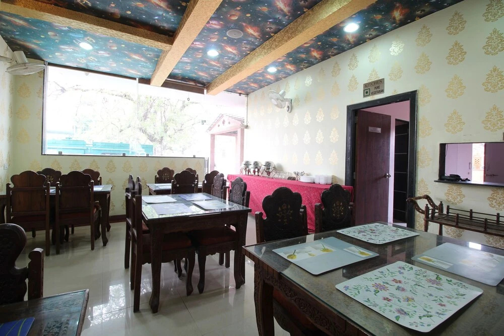 OYO 10453 Hotel Paradise