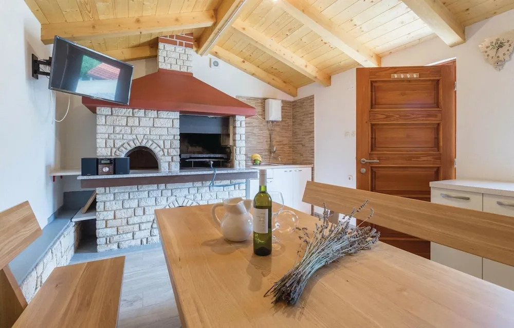 Awesome Home in Porec With Wifi and 2 Bedrooms