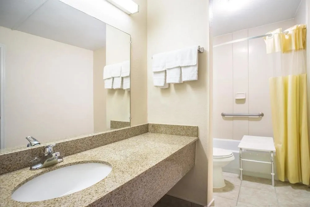 Days Inn Roanoke Near I-81