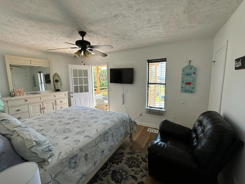 5810 Beach Drive Unit B