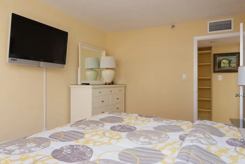 Alexander 1219 - 1 Br Apts