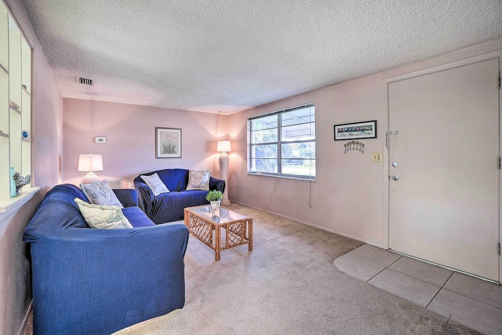 Cozy Holiday Home w/ Yard ~ 5 Mi to Beach