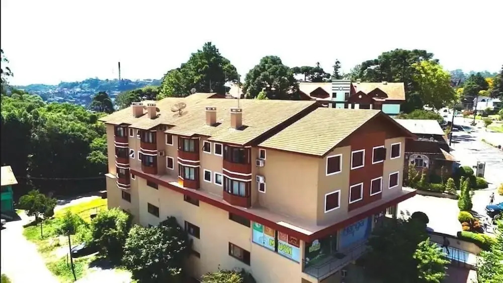 GRAMADO SOLAR REAL - 2 APTS de 2 quartos no mesmo prédio, cada um comporta até 7 pessoas - IDEAL PARA GRUPOS - central - IDEAL PARA ANDAR A PÉ, nesta plataforma desde janeiro de 2016, oferecemos CREDIBILIDADE - seu PET é bem-vindo - GARAGEM COBERTA