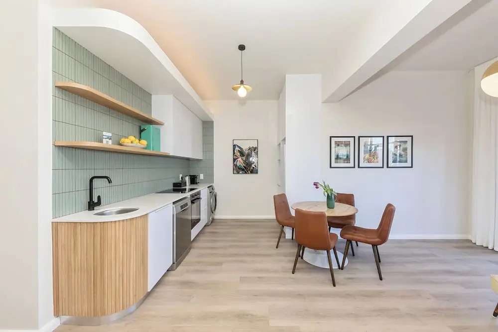 On the Beach in Camps Bay - Fully Equipped 2 Bedroom Apartment