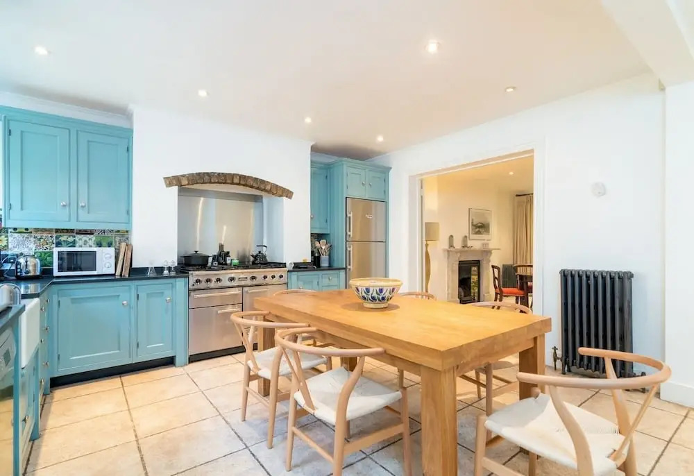 Tremendous House For 10 Guests With Large Garden