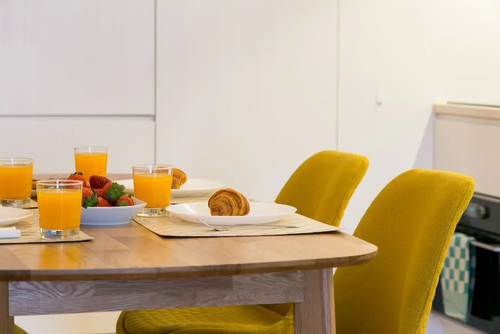 JOIVY Sunny 1-bed flat w/terrace&sea view in Baixa, 3mins to Arco da Rua Augusta